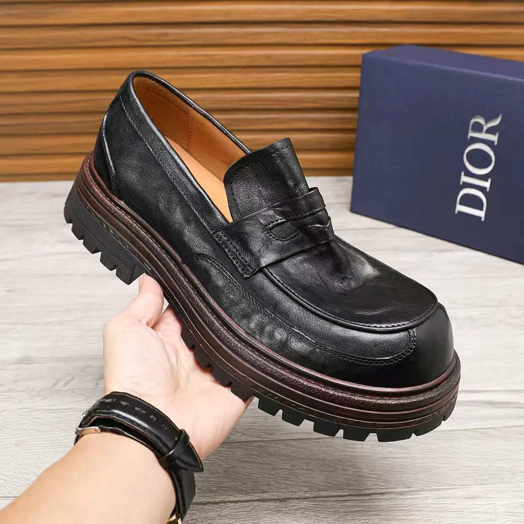 Factory price 540 🕷️🕷️[Dior] Dior's new men's shoes are launched in Hong Kong counters. Official website 1:1 production. Original Italian patented cowhide + water-dyed 🐂 leather lining. Designed by European and American masters. Goodyear craftsmanship, washed cowhide, perfect shape to create counter quality, solid color rubber wear-resistant outsole and classic dazzling toe! Super versatile and very comfortable. High-end without losing taste, fashionable and novel! ! Absolute focus! Colors optional, code number 38-44 (45 customized)